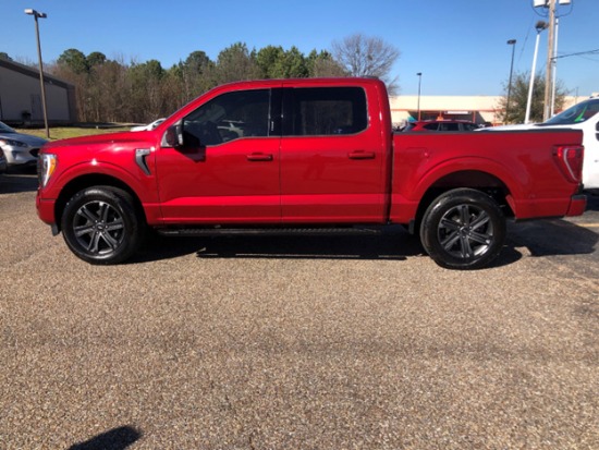 Repo 2022 Ford F150 XLT red